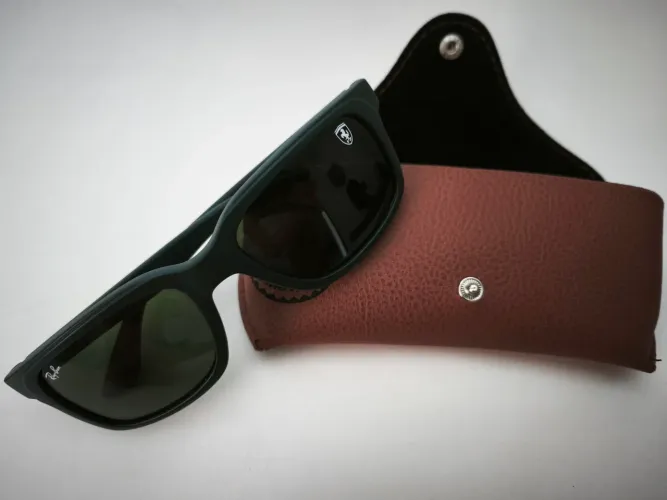 Óculos Rayban Ferrari