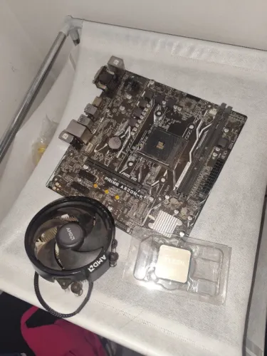 Placa Asus A320M-K/BR + Ryzen 3 2200G com vídeo integrado Fan inclusa