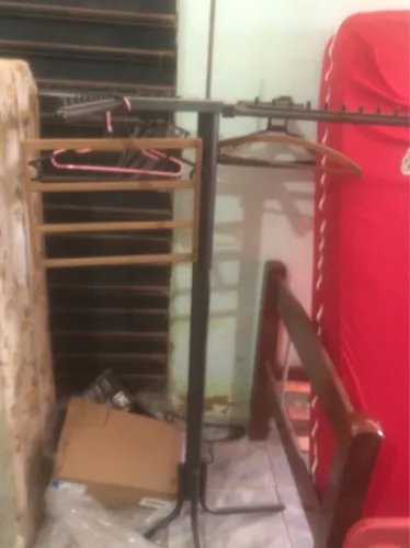 Vende-se 3 arara de Roupa giratória