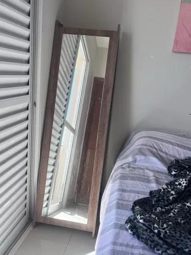 Espelho completo com suporte sapateira