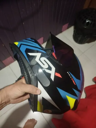 Vendo esse capacete ASSX ZERADO, 3 MESES DE USO 