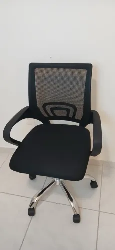 Cadeira de Escritório Giratória Mesh Preta Base Cromada - Pouquíssimo Uso