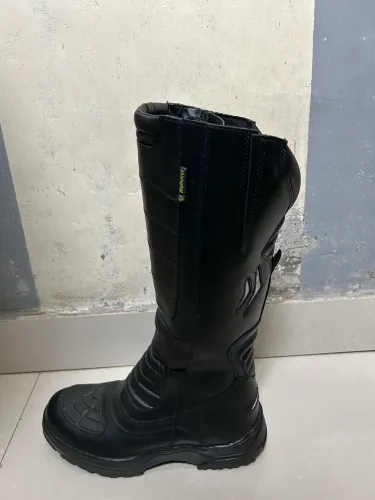 Bota  Kalluci  . Nova nunca usada  !