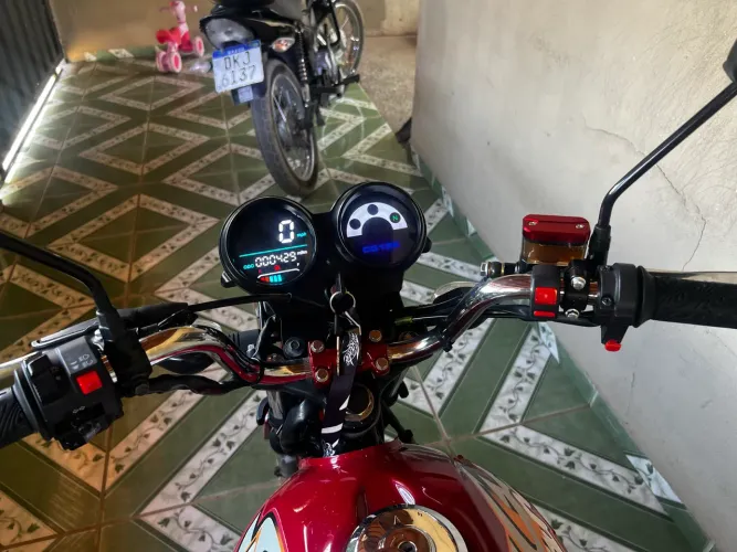 Titan 125 es completa zera