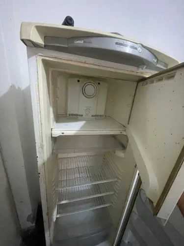 Geladeira funcionando só renovar o gás