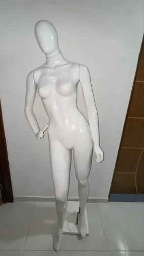 Manequim feminino