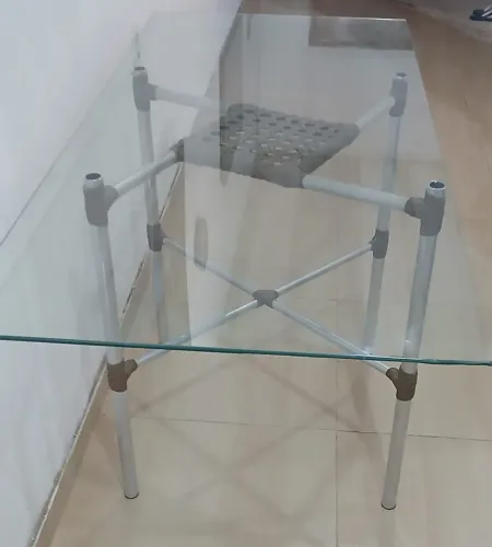 Mesa com tampo de vidro