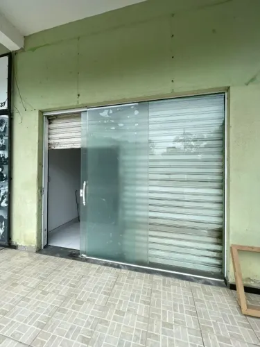 Loja 30m2 dois ambientes, A/C Split, na Av Professor Cardozo de Menezes, Itaipuacu Marica