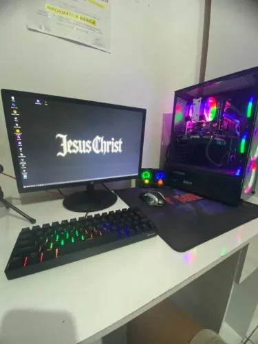 Pc Gamer com RX 580, i5 3470, 16GB de ram.