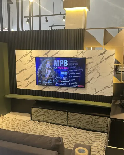PAINEL DE TV MARCENARIA PLANEJADA PARA SALA