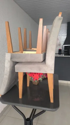 Vende se 4 cadeiras almofadadas