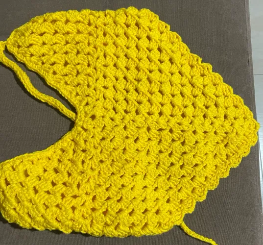 Croppde em crochê e tiara de cabelo 