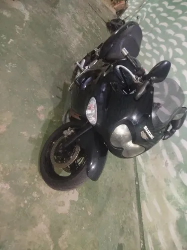Vendo ou troco GSX 750F