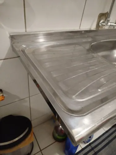 Pia com cuba integrada em aço inox