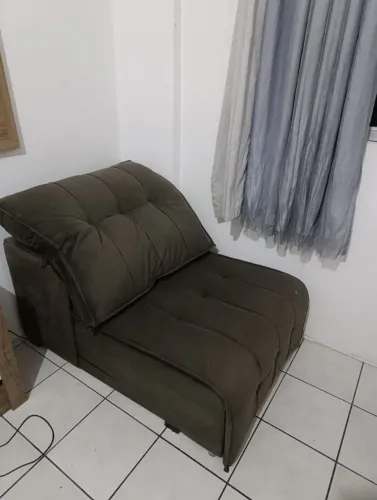 Poltrona marrom camurça  linda com rodinha 
