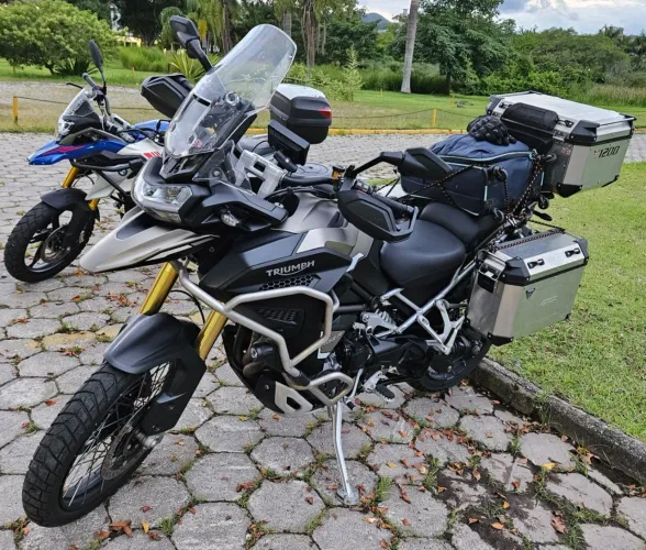 Triumph Tiger Rally Explorer 1200 15 mil km baús Givi