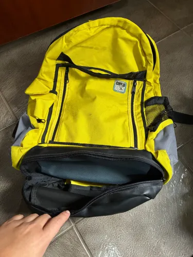 Mochila amarela