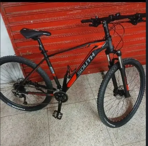 Bicicleta  ja com cadeado , contra furto.