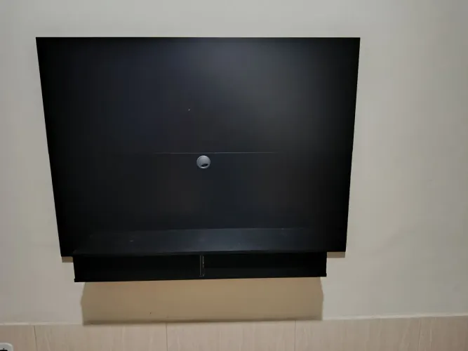 Painel para TV com Rack Preto - Excelente Estado