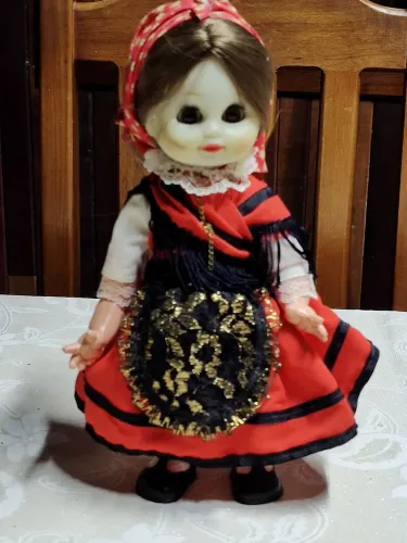 Boneca Antiga Espanhola de Plástico 
