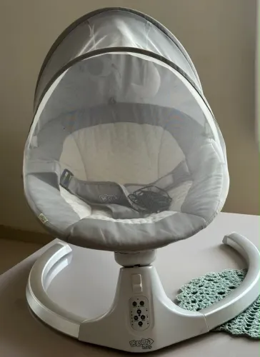 Cadeira de Balanço para Bebê - Confortável e em Ótimo Estado!