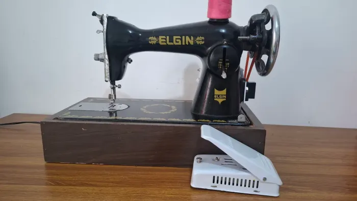 Máquina de Costura Elgin