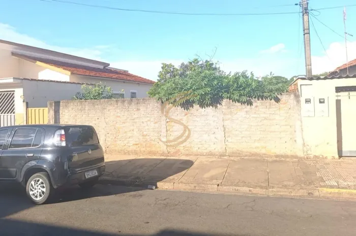 São poucas oportunidades como este terreno no Centro. Aproveite a oportunidade !