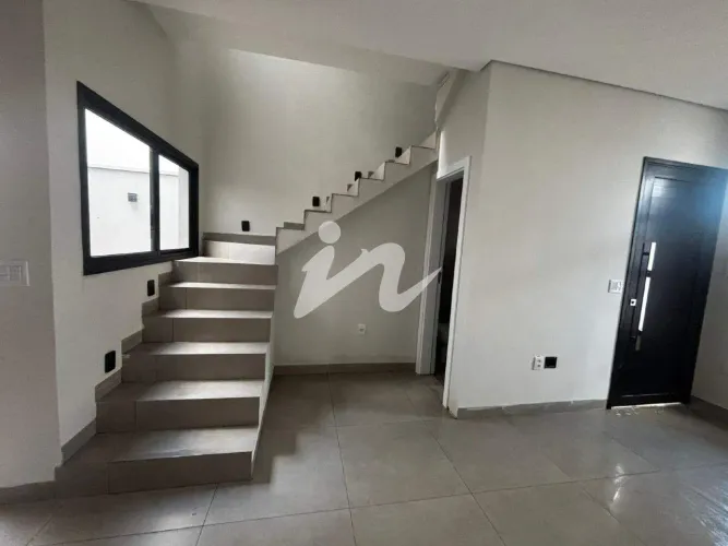Sobrado residencial à venda no Bairro Novo Mundo em Uberlândia | 2 suítes | 1 vaga