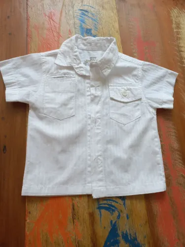 Camisa branca para bebê menino - Até 1 ano - Em excelente estado