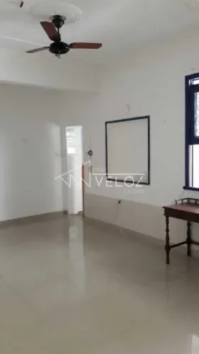 Apartamento : / Residencial / Glória