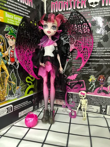 Monster high draculaura ghouls rule