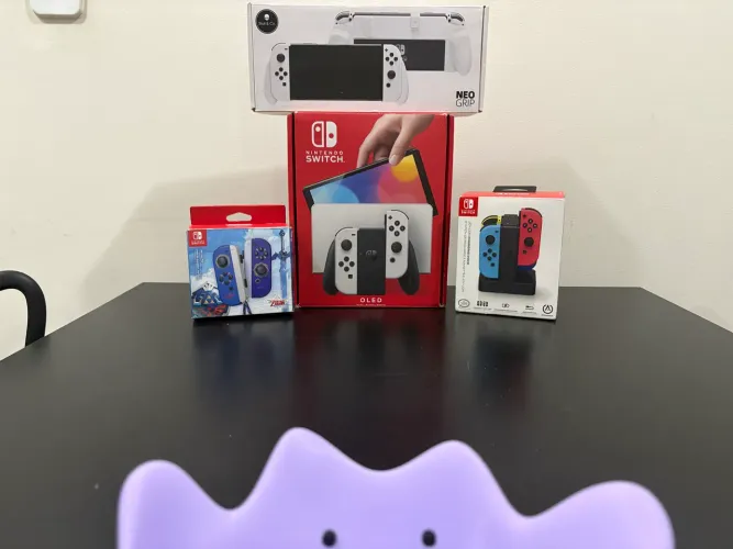 Nintendo Switch OLED Branco + Joy-Con Zelda: Skyward Sword Edition