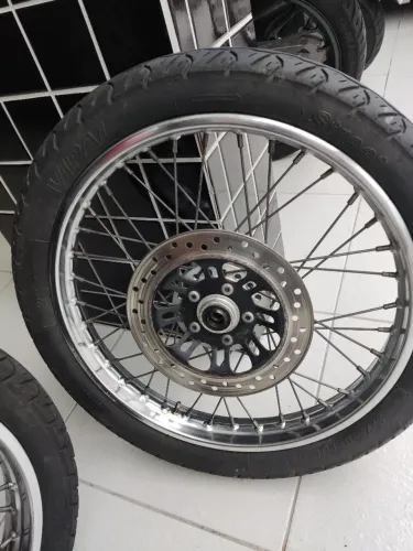 Roda e pneu 