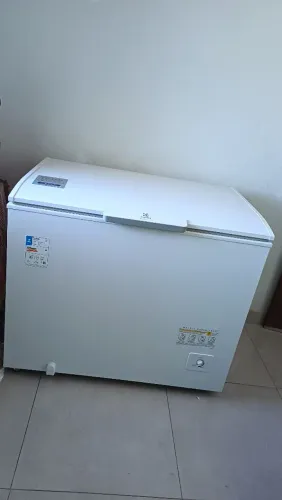 Vendo Freezer Horizontal Electrolux 314litros novo 3 meses de uso