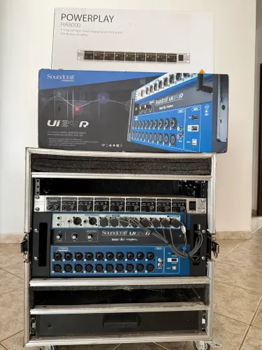 Mesa de som UI24r + case + powerplay behringuer ha8000 + cabos + vias de fone 10 metros
