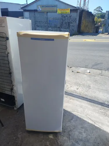 Freezer vertical funcionando perfeitamente