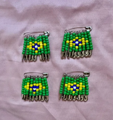 Vendo Broches com o Tema BRASIL para a COPA
