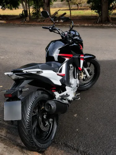 CB 250F 15.000 pra vender hoje!