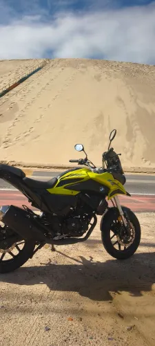Vendo ou troco por carro . Moto está financiada pode seguir pagando no nome