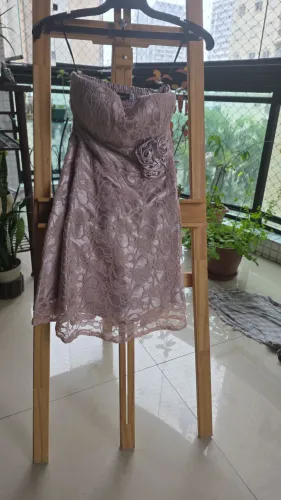 Vestido de festa rosé bordado curto