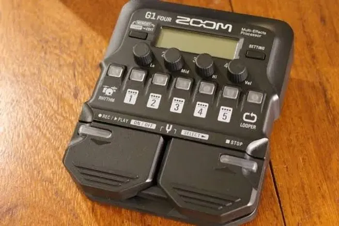 Pedaleira Zoom G1 Four 
