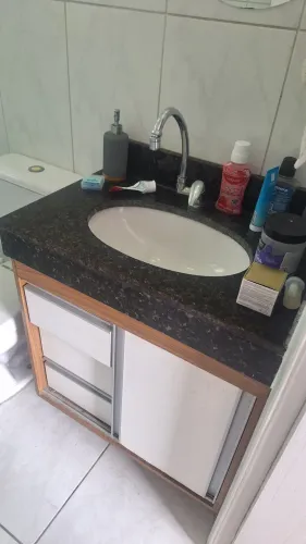 Kit Banheiro Completo Pia com Granito Vaso Celite com Caixa Acoplada e Box Completo