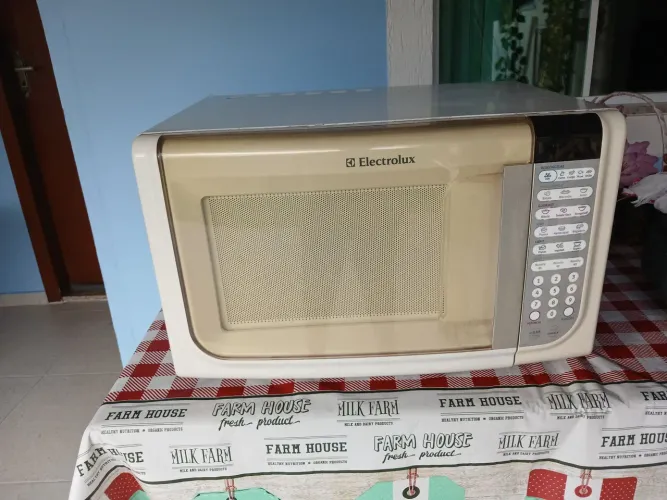 Vendo Microondas Electrolux 31 litros