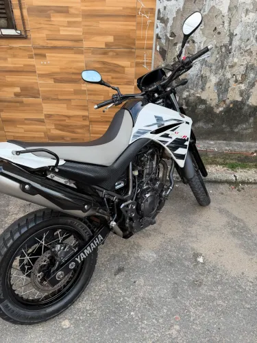 Xt 660 impecável sem nada pra fazer, nova e ela 