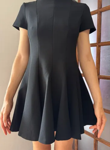 Vestido preto clássico Zara 