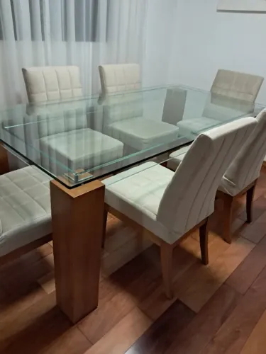 Mesa de jantar PROMOÇÃO vidro com base de madeira. 