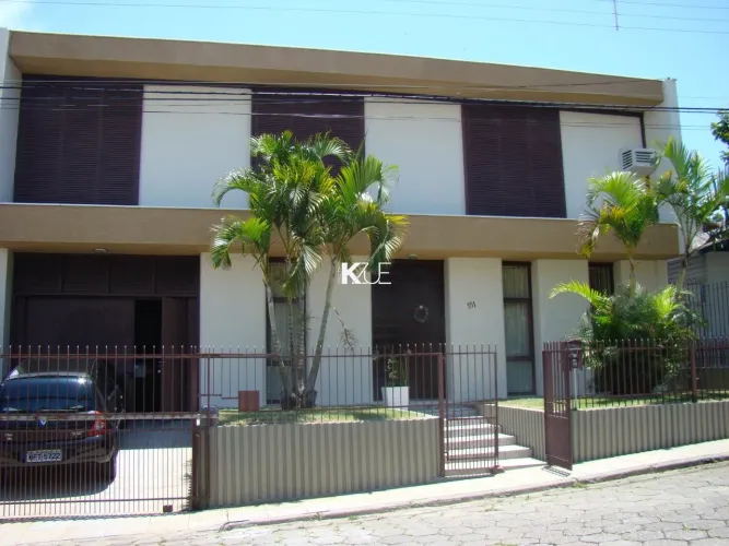 Excelente Casa com 03 dormitórios sendo uma suíte no bairro Itaguaçu-Florianópolis/SC