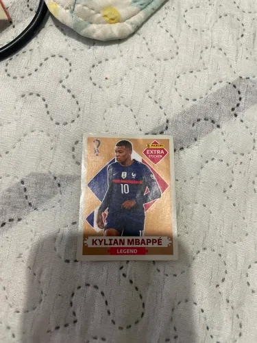 Figurinha legend do mbappe 2022 OURO