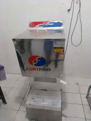Máquina de sorvete e acai