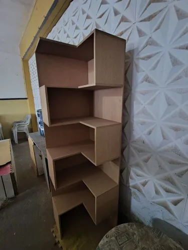 Móvel com nichos em MDF em ótimo estado. 190 metro de altura e 54 cm de profundidade